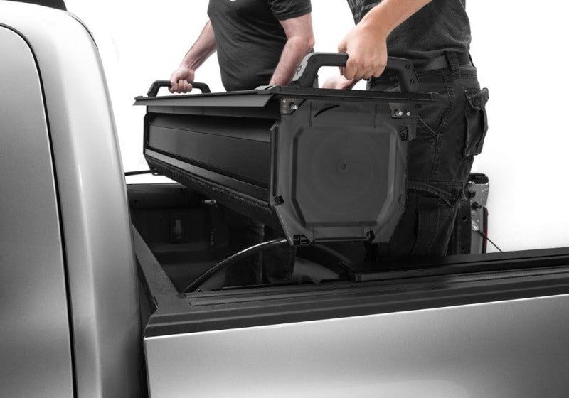 Retrax 21-26 Ford F-150 SuperCrew/SuperCab 5.5ft Bed & F-150 Lightning RetraxPRO EZ-Off FRC-4000