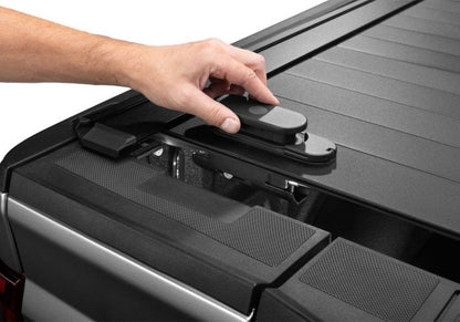 RealTruck 19-26 RAM 1500 5.7ft Bed w/RAMBOX (w or w/o MultiFunc Tailgate) RetraxPRO EZ-Off FRC-4000