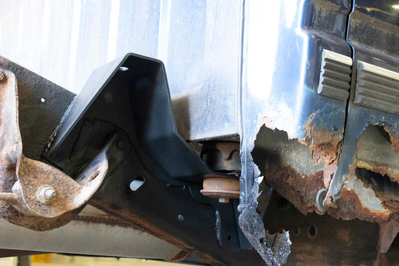 Rust Buster 1988-1998 Chevrolet &amp; GMC C/K 1500 &amp; 2500 Bed and Cab Mount Brackets - Left